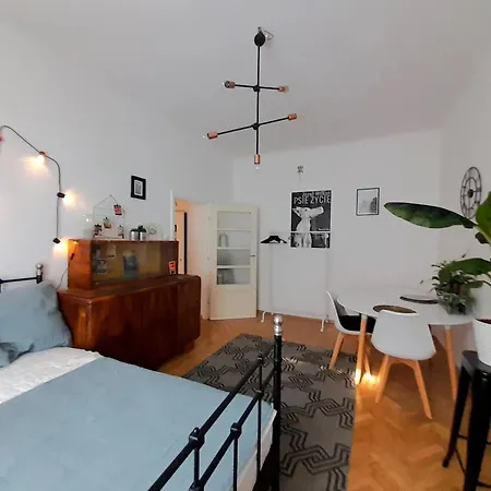 Przytulne Mieszkanie W Kamienicy Na Pradze Apartman