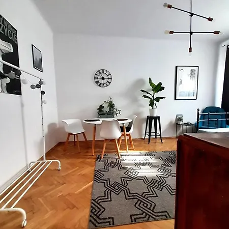 Przytulne Mieszkanie W Kamienicy Na Pradze *